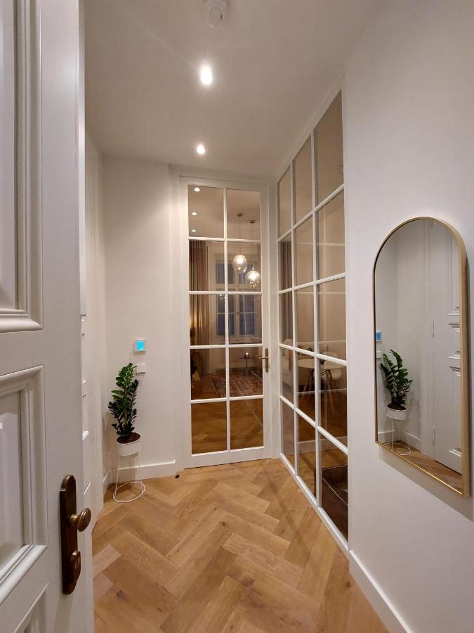 Luxury Apartment In The Centre Прага Екстер'єр фото