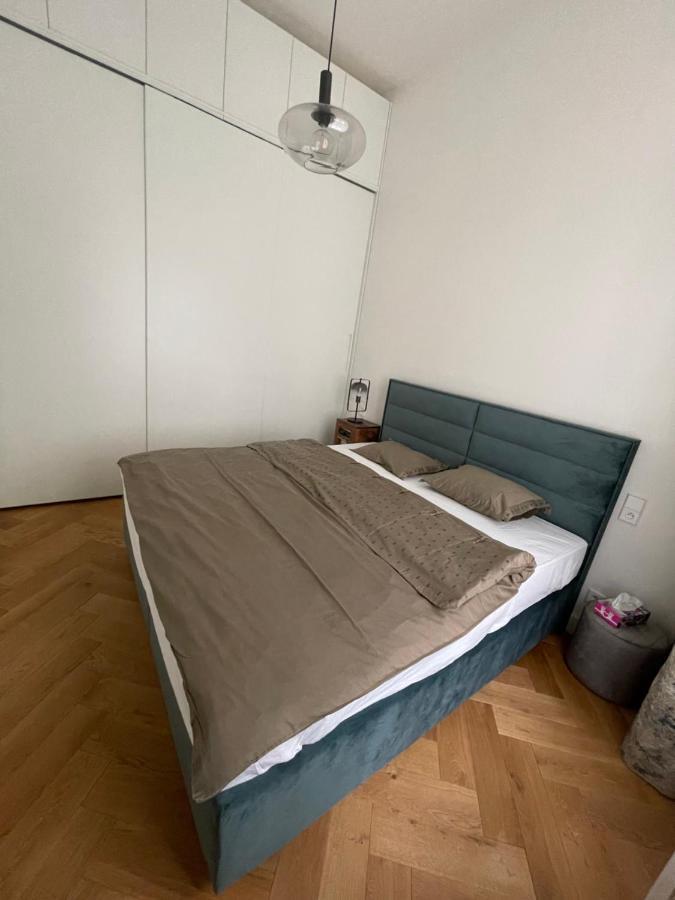 Luxury Apartment In The Centre Прага Екстер'єр фото
